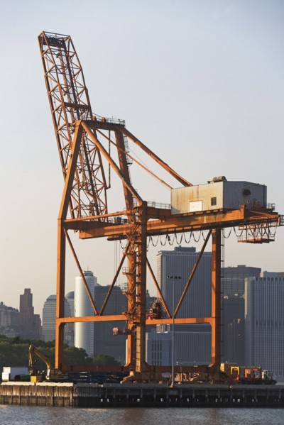 Container crane. Photo : fotog