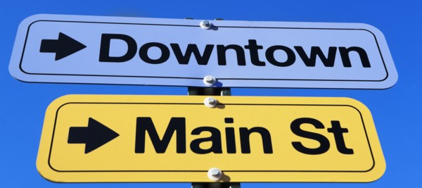Directional road signs. Photo : fotog