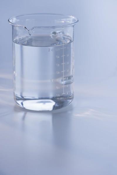 Measuring cup full of water. Photo. Daniel Grill
