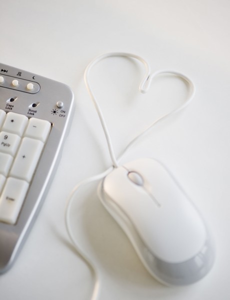 Computer mouse wire in shape of heart. Photo : Jamie Grill