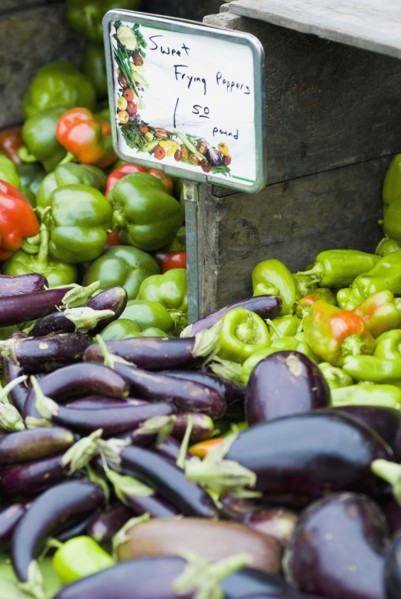 Peppers on display at farmer's market. Photo : Antonio M. Rosario