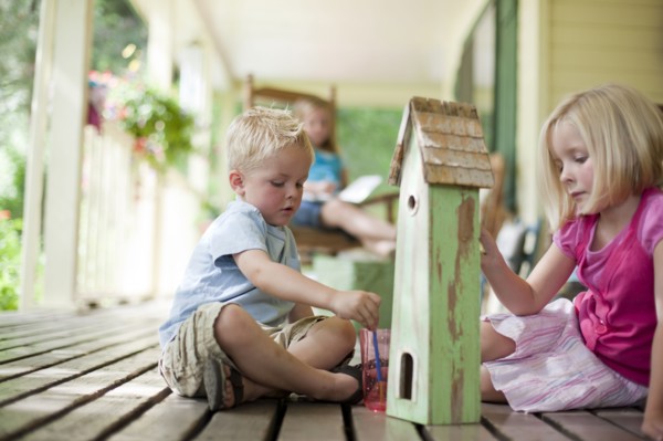Brother and sister painting birdhouse together. Photo : Tim Pannell