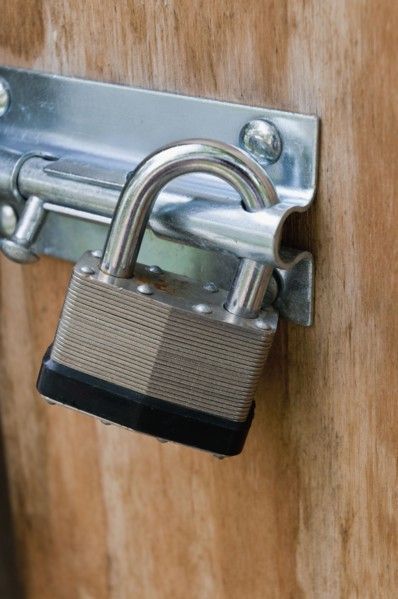 Padlock on door. Photo. Antonio M. Rosario
