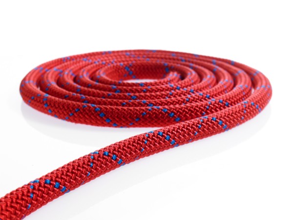 Red and blue rope in a circular pattern. Photo : David Arky