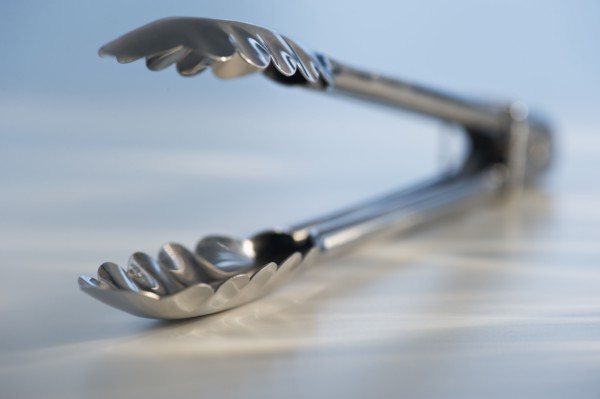 Tongs. Photo : Daniel Grill