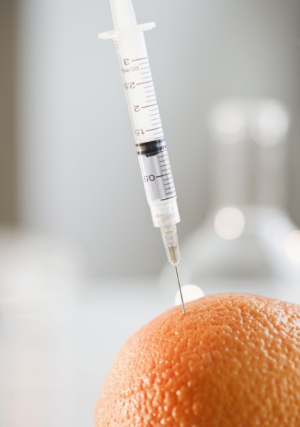 Syringe in orange. Photo : Jamie Grill