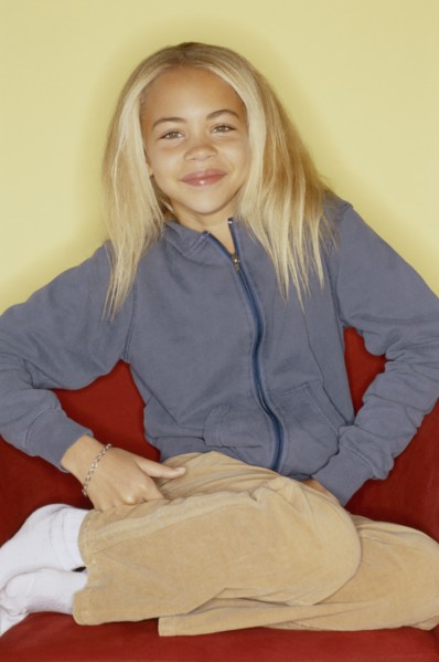 Cute blond girl. Photo : Fisher Litwin
