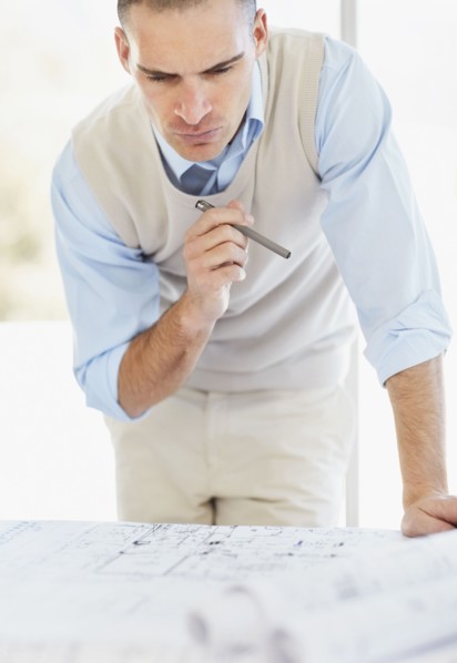 Architect working in office. Photo : Momentimages