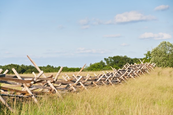Barricade in field. Photo : Chris Grill