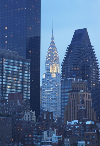 USA, New York State, New York City, Manhattan, Skyscrapers and Chrysler Building at dusk. Photo :