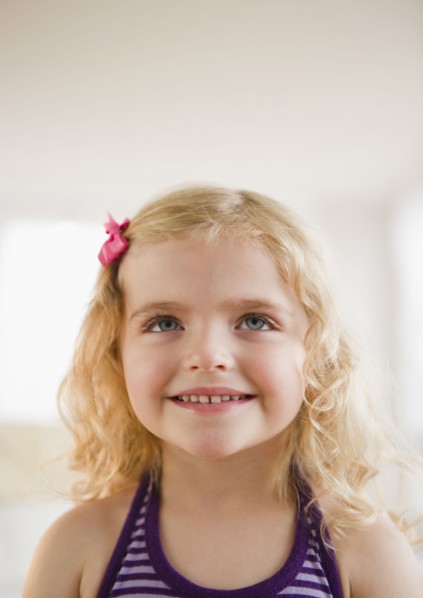 Portrait of blond girl (4-5). Photo : Jamie Grill
