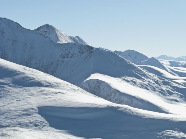 Snow covered mountain range. Photo : Johannes Kroemer