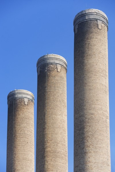 USA, New York City, Three smokestacks. Photo : fotog
