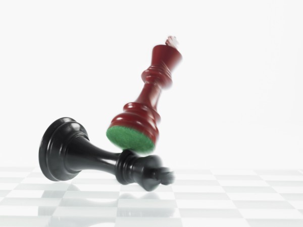Rival king chess pieces fighting. Photo : David Arky