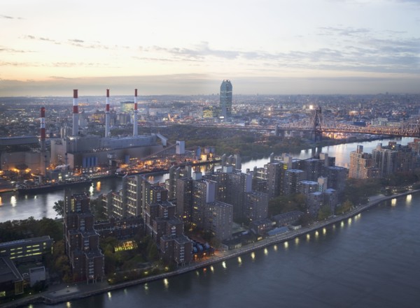 USA, New York, Long Island City, cityscape with power plant. Photo : fotog