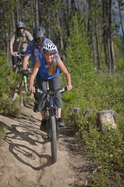 Canada, British Columbia, Fernie, Group of three people enjoying mountain biking. Photo : Dan