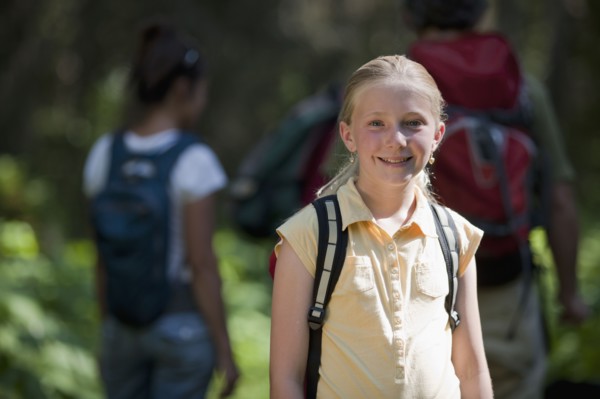Canada, British Columbia, Fernie, Family hiking on trail. Photo : Dan Bannister