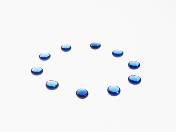 Studio shot of blue glass beads in circle. Photo : David Arky
