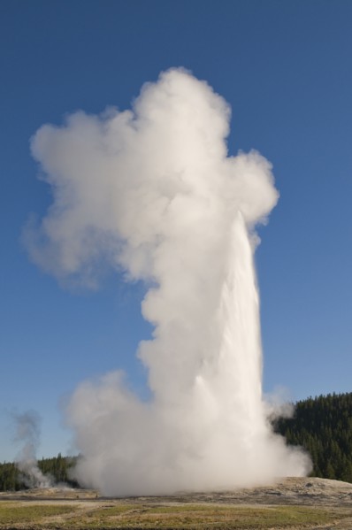 USA, Wyoming, Old Faithful geyser steam. Photo : Gary J Weathers