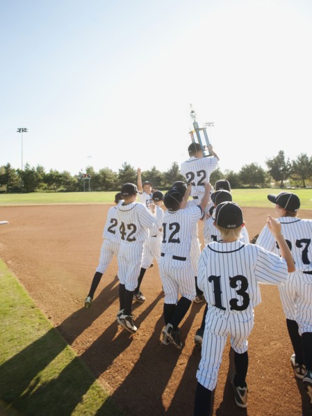 USA, California, Ladera Ranch, little league players (aged 10-11) celebrating.
