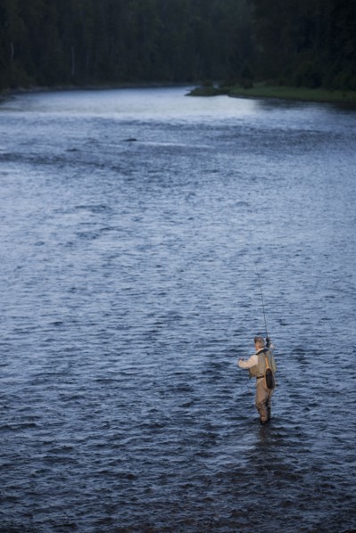 Canada, British Columbia, Fernie, Man fly fishing in river. Photo : Dan Bannister