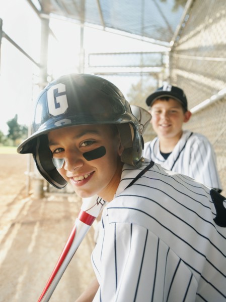 USA, California, Ladera Ranch, boys (10-11) from little league baseball team on dugout.