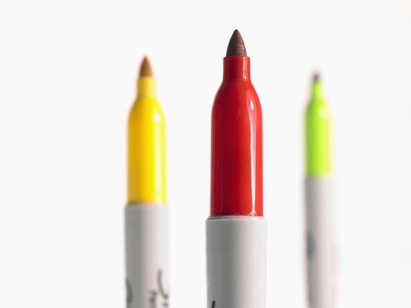 Studio shot red, green and yellow felt-tip pen. Photo : David Arky