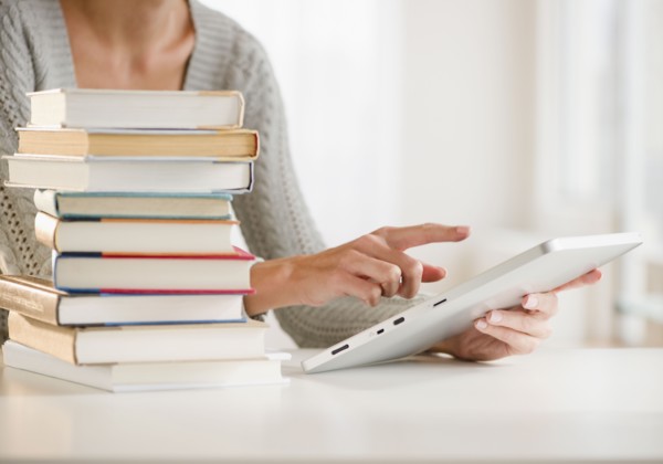 USA, New Jersey, Jersey City, Close-up view of woman using palmtop. Photo : Jamie Grill Photography