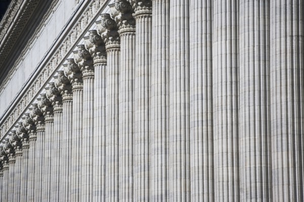 USA, New York, Albany, row of columns. Photo : fotog