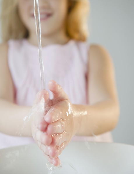 USA, New Jersey, Jersey City, Close-up view of girl (8-9) washing hands. Photo : Jamie Grill