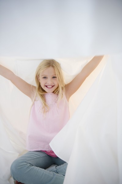 USA, New Jersey, Jersey City, Portrait of enthusiastic young girl (8-9). Photo : Jamie Grill
