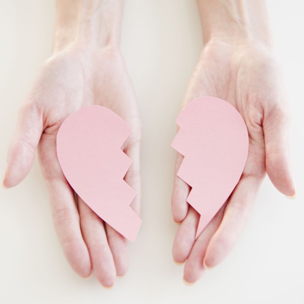 USA, New Jersey, Jersey City, Woman's hand holding two halves of heart. Photo : Jamie Grill
