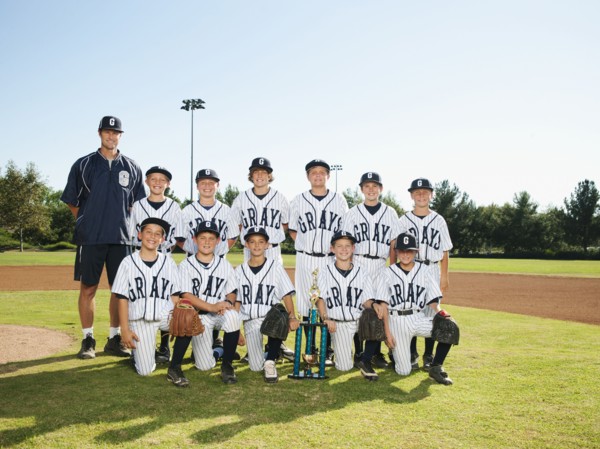 USA, California, Ladera Ranch, portrait of little league players (aged 10-11).
