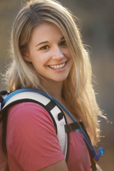 USA, Utah, portrait of young hiking woman. Photo : Mike Kemp
