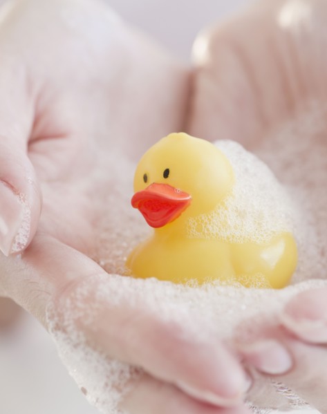 USA, New Jersey, Jersey City, Woman's hand covered with holding rubber duck. Photo : Jamie Grill