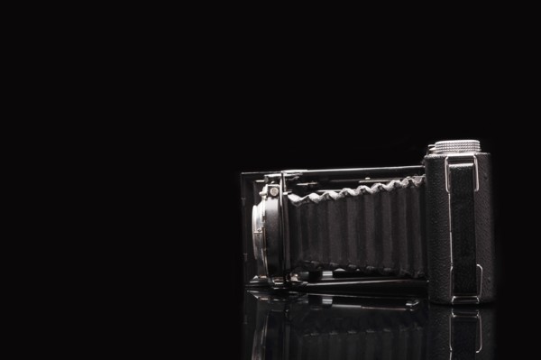 Studio shot of vintage camera. Photo : FBP