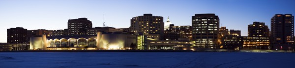 USA, Wisconsin, Madison skyline at dusk. Photo : Henryk Sadura