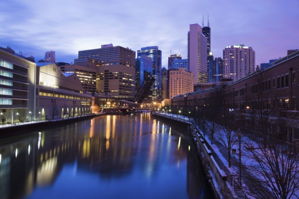 USA, Illinois, Chicago, City reflected in Chicago River. Photo : Henryk Sadura