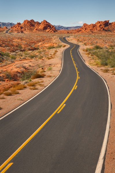 USA, Nevada, Valley of Fire, desert road. Photo : Gary Weathers