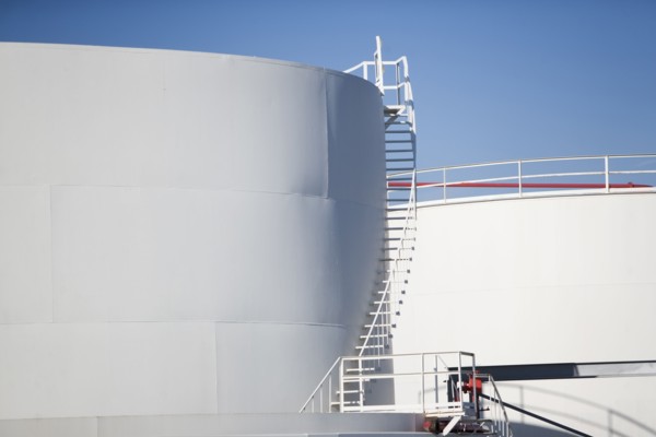 USA, New York City, Oil storage tanks in refinery. Photo : fotog