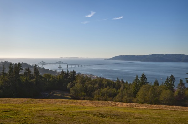 USA, Oregon, Washington, bridge over Columbia River. Photo : Gary Weathers