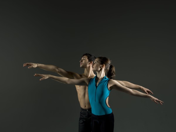 Pair of ballet dancers practicing. Photo : Dan Bannister