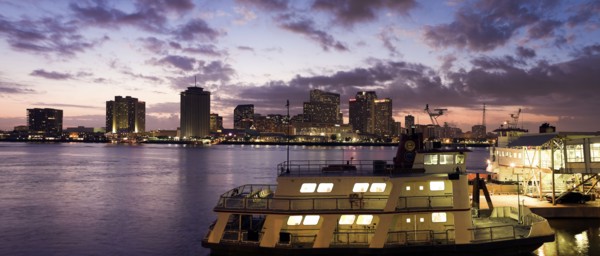 USA, Louisiana, New Orleans, Ferry on Mississippi River with city skyline. Photo : Henryk Sadura