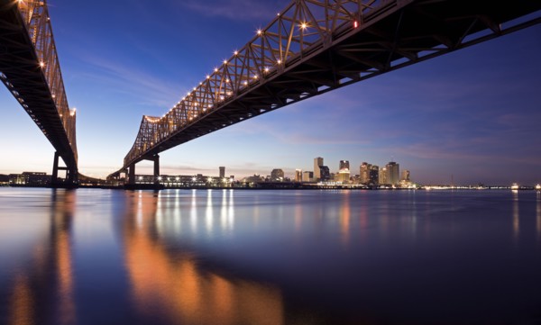USA, Louisiana, New Orleans, Toll bridge over Mississippi River at sunset. Photo : Henryk Sadura