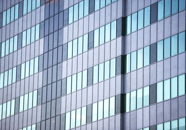 USA, New York State, New York City, Glass wall of skyscraper. Photo : fotog