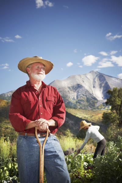 USA, Colorado, Aspen, portrait of male farmer working in field. Photo : Shawn O'Connor