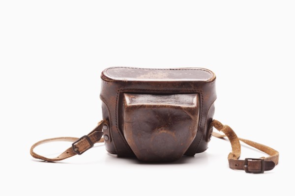 Studio shot of vintage camera case. Photo : FBP