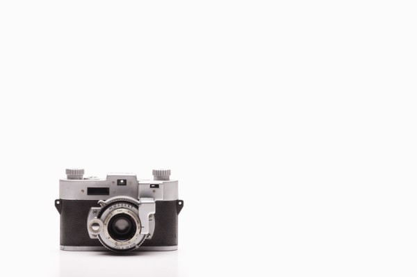 Studio shot of vintage camera. Photo : FBP