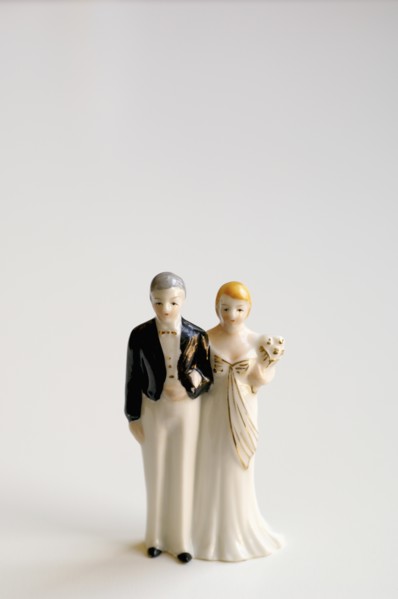 Studio shot of bride and groom figurines. Photo : Antonio M. Rosario