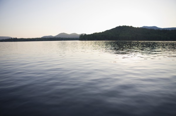 USA, New York State, Idyllic landscape with lake. Photo : Chris Hackett
